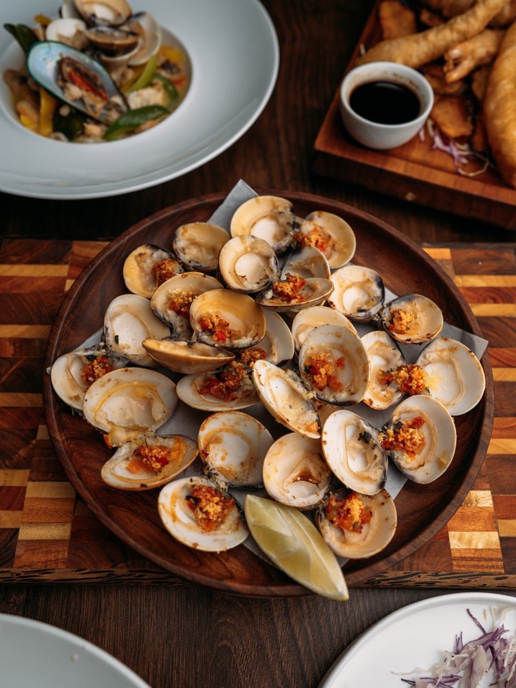 Clams & Wings to Share